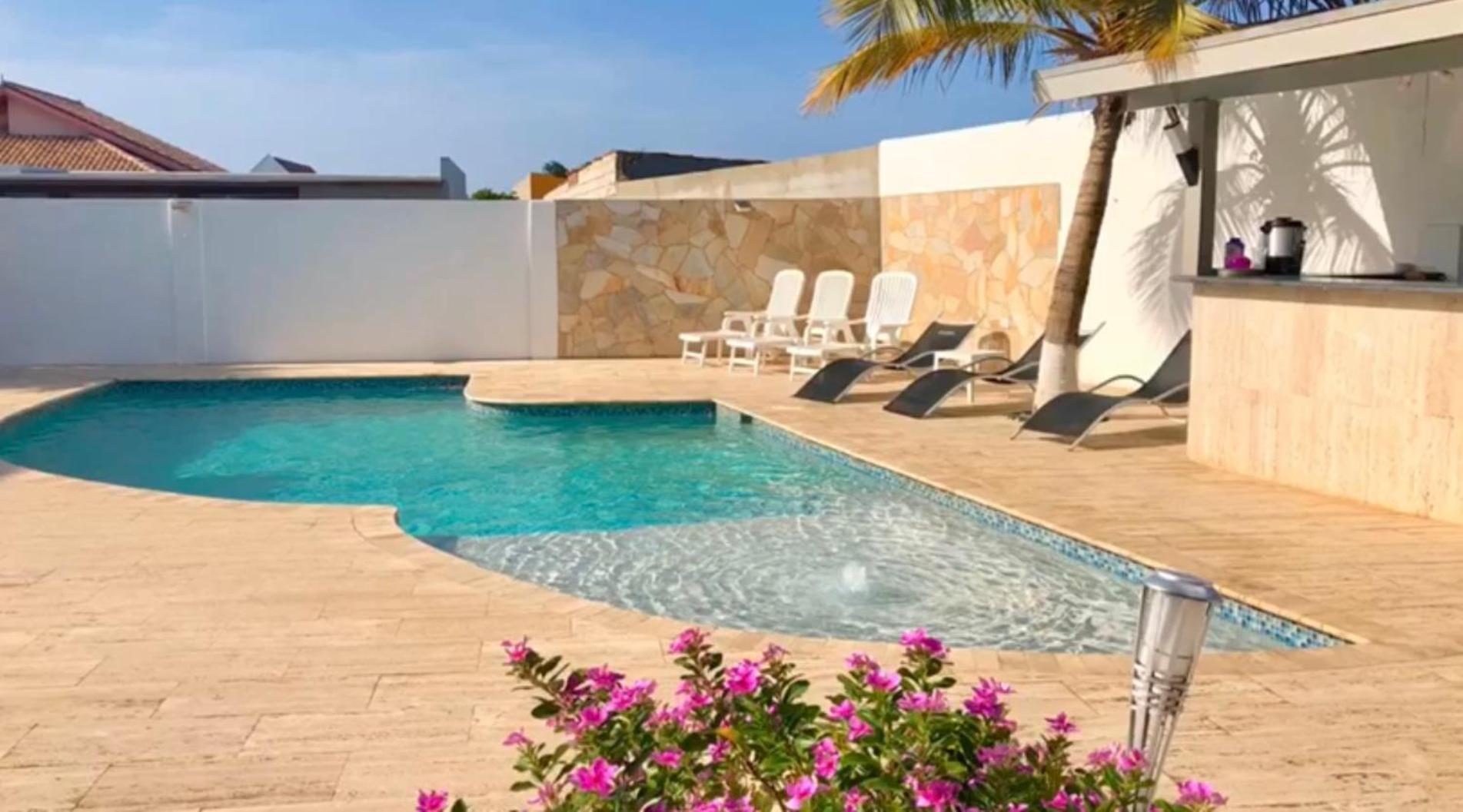 Genesis Apartments Palm Beach Ngoại thất bức ảnh