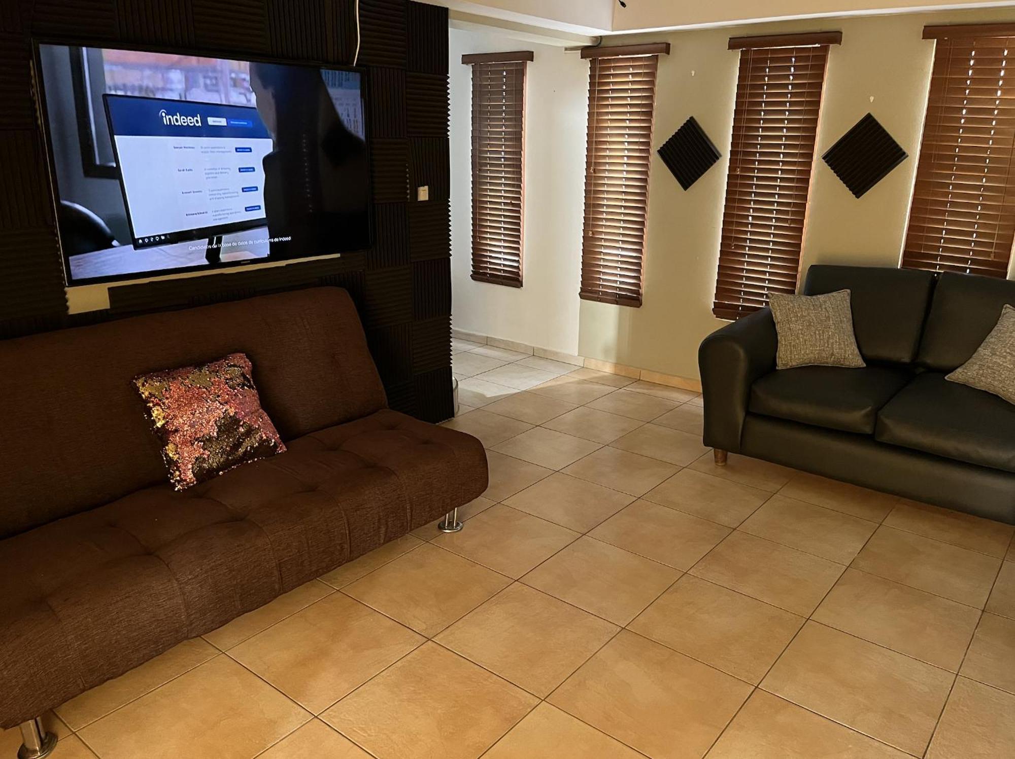 Genesis Apartments Palm Beach Ngoại thất bức ảnh