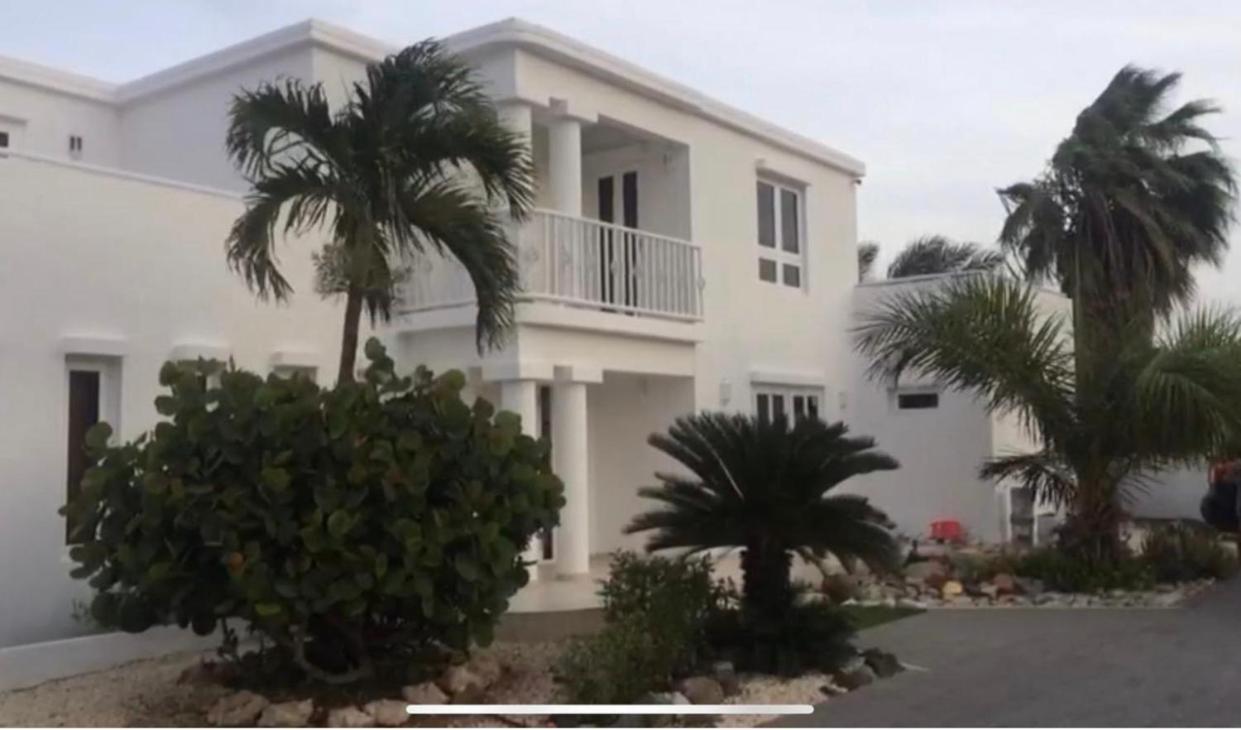 Genesis Apartments Palm Beach Ngoại thất bức ảnh